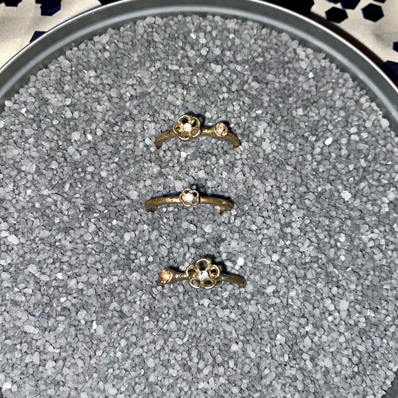 Gold Rings with Flowers - Picture 3 of 7